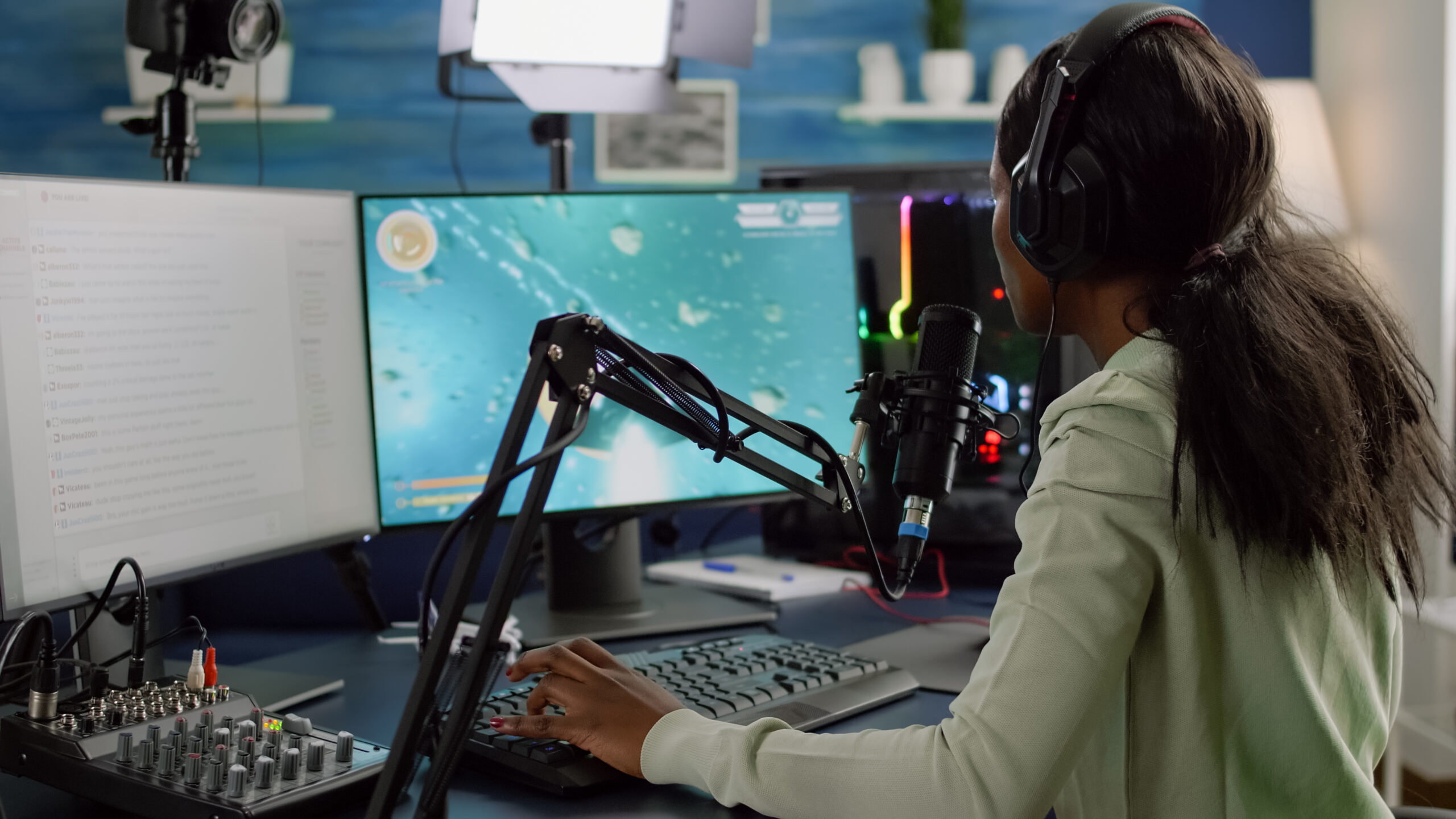 Instagram’s New Features & Updates for 2022 female gamer live-streaming on her computer